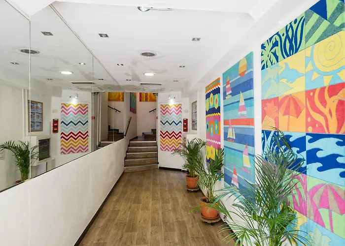 Villa Saint Exupery Beach Hostel Nizza, Frankreich