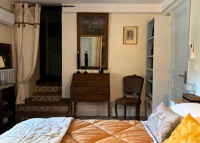 Domaine Du Commandeur Bed & Breakfast Mondragon, France