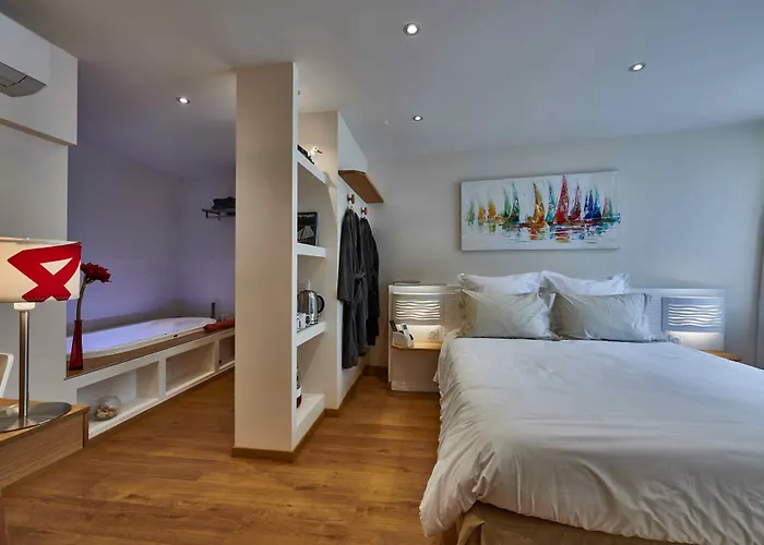 Maison De La Garenne & Spa Vannes, France
