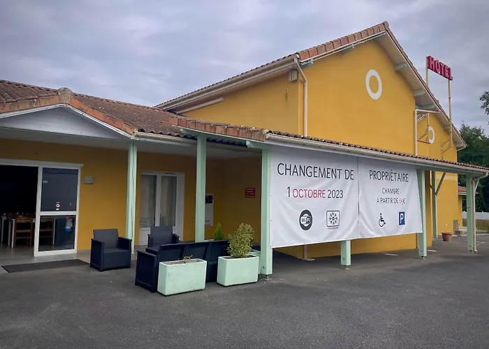 Hotel Nemo Aeroport De Pau Sauvagnon, Francie