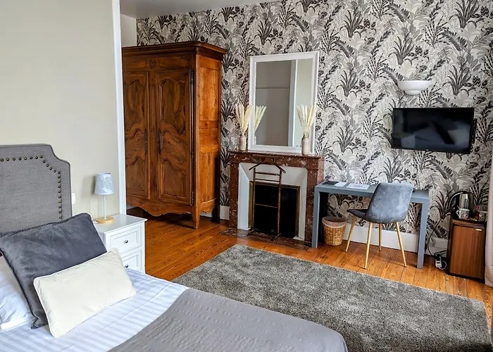 Logis Hotel La Tourelle Du Beffroi Bourbon-Lancy, France