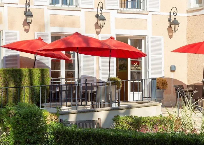 Hotel Saint-Laurent, The Originals Relais Montfort-l'Amaury, France