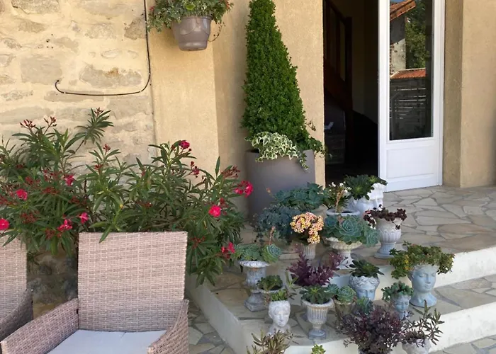 La Besace Bed & Breakfast Sainte-Croix , France