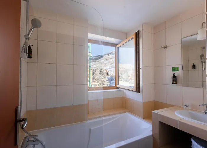 Hotel Le Sherpa Les Deux Alpes, France