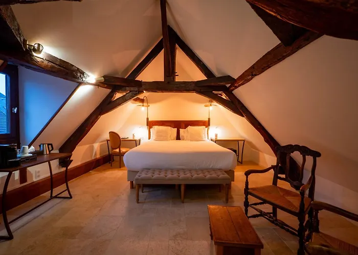 Les Remparts Hotels Et Demeures Historiques