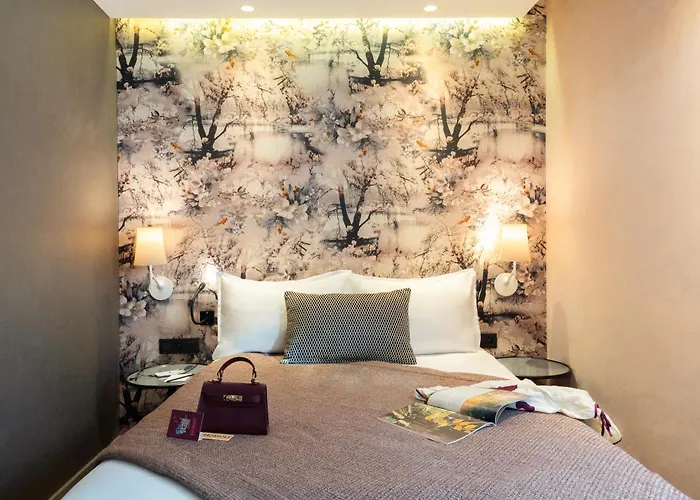 Hobou - Ex Hotel Acanthe Boulogne-Billancourt, France