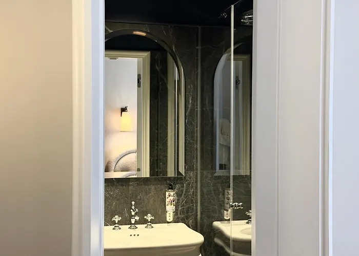 Neuilly Park Hotel, France