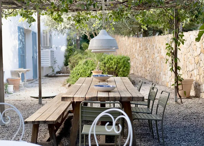Luxury Family Villa With Large Pool, Garden & Outdoor Dining Near Beach, Domaine L'Oiseau Bleu In Sainte-Maxime, Frankrijk