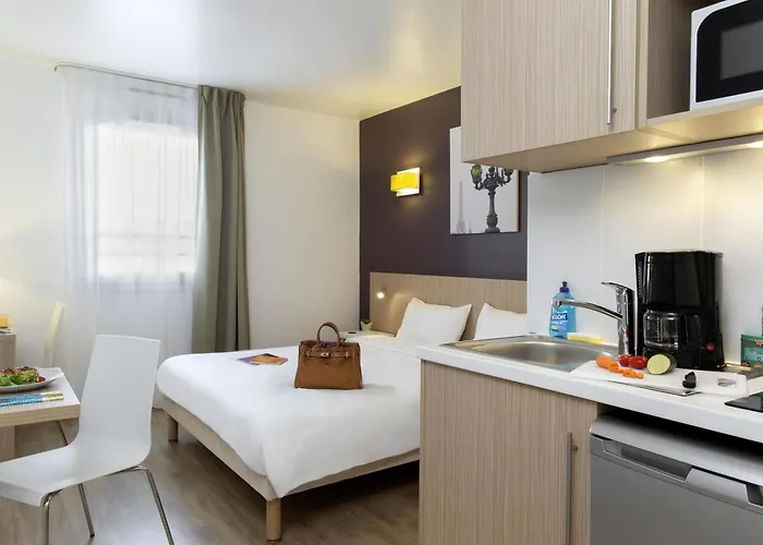 Aparthotel Adagio Access Paris Clichy, França