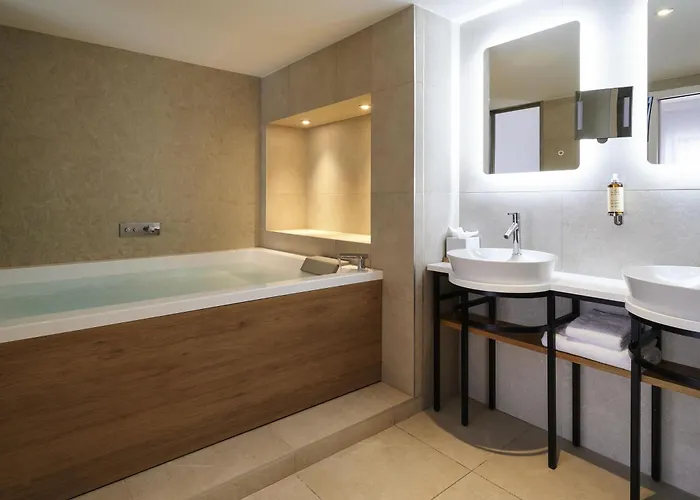Mercure Avignon Tgv Hotel & Spa