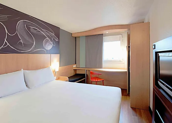 Ibis Le Val Druel