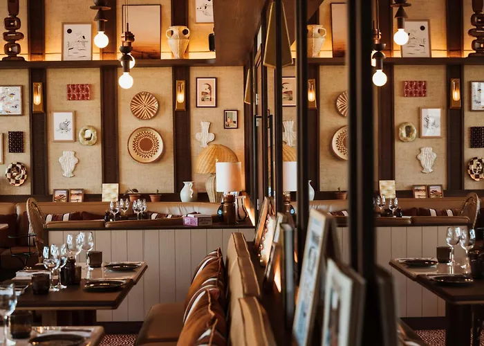 Le Cafe De Paris