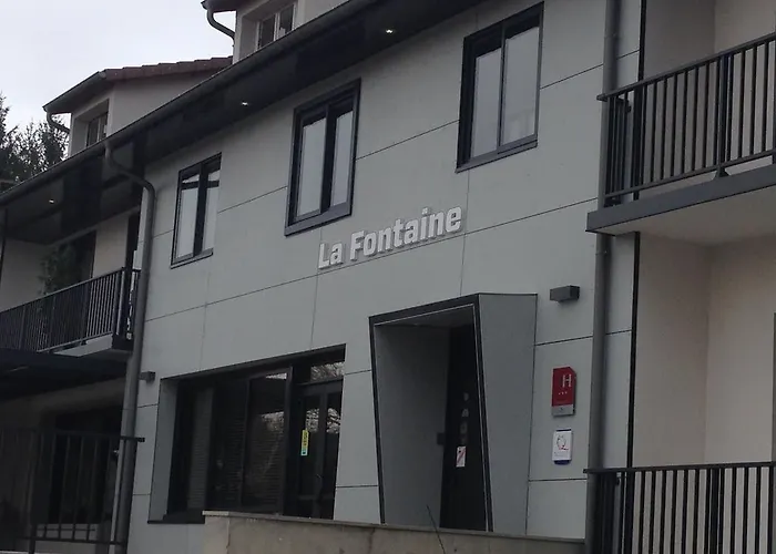 Hotel Logis Restaurant La Fontaine Mantry, Frankreich