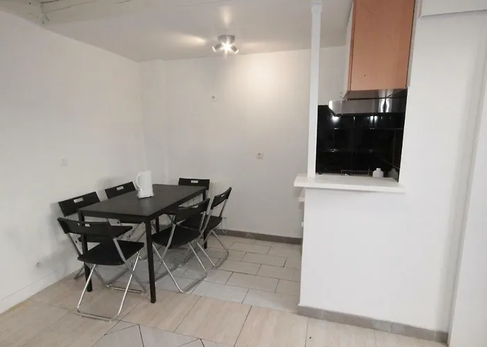 Ymmo 93500 Hotel Pantin, Prancis
