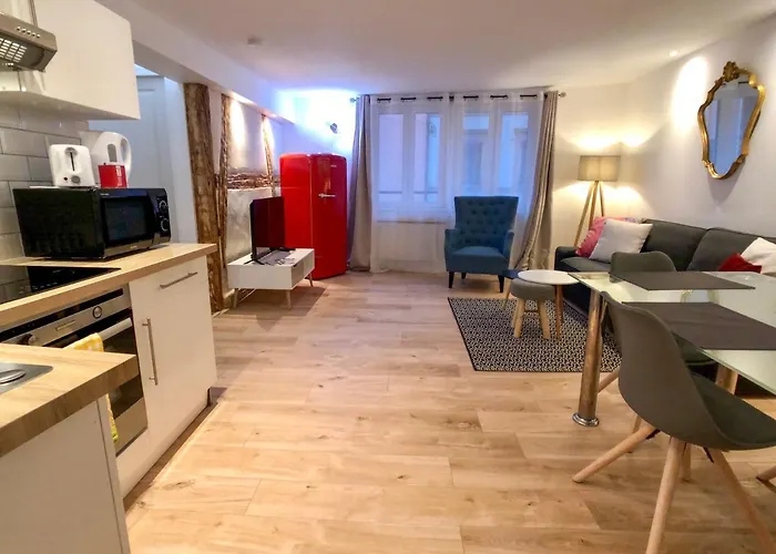 Beauty & The Beast - Old Town Cosy s